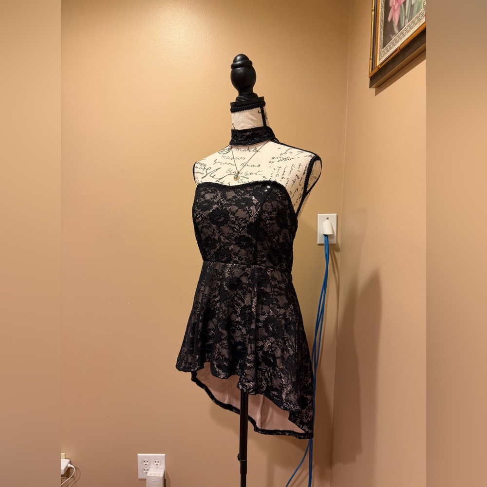 VENUS Lace Mini Dress - Picture 4 of 6